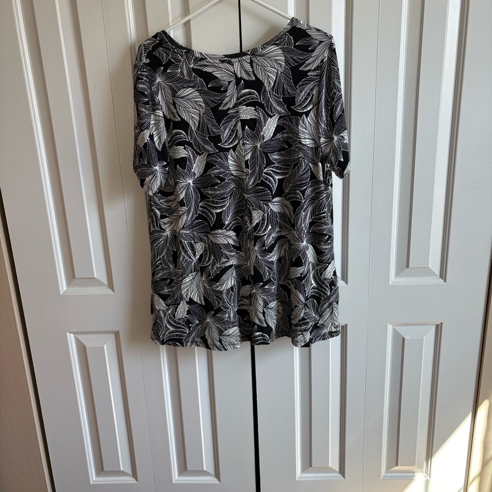 Lane Bryant Black and White Leaf Print Blouse - Picture 3 of 6